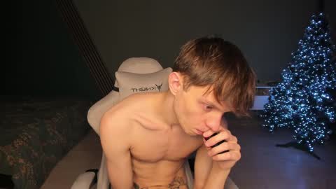 Snapshot of romeo_mercy chatting on January 3, 11:33 pm Romeo online show from January 3, 11:33 pm