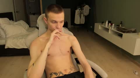 Snapshot of romeo_mercy chatting on February 27, 10:09 pm Romeo online show from February 27, 10:09 pm