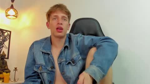 Snapshot of romeo_ricci1 chatting on December 6, 3:41 am Romeo Ricci online show from December 6, 3:41 am