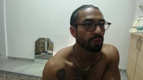 Snapshot of romeocolin_ chatting on March 29, 6:57 am R O M E O online show from March 29, 6:57 am