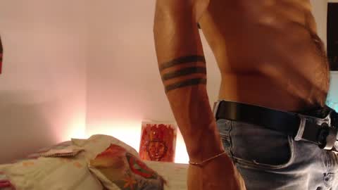 Snapshot of romeocolin_ chatting on May 14, 4:41 am R O M E O online show from May 14, 4:41 am
