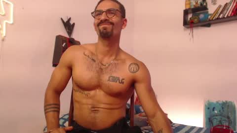 Snapshot of romeocolin_ chatting on June 26, 9:46 am R O M E O online show from June 26, 9:46 am