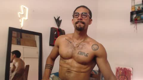 Snapshot of romeocolin_ chatting on July 1, 12:56 am R O M E O online show from July 1, 12:56 am