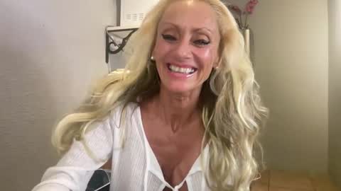 Snapshot of romeodiamond chatting on December 4, 2:43 am romeodiamond online show from December 4, 2:43 am