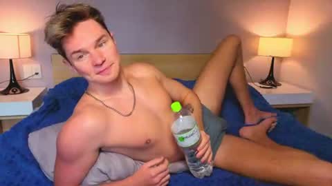 Snapshot of romeosilver chatting on July 4, 1:56 am Romeo online show from July 4, 1:56 am