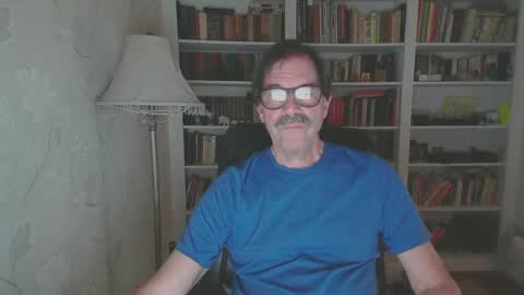 Snapshot of ronger69big chatting on January 10, 4:33 am RodgerDodger online show from January 10, 4:33 am