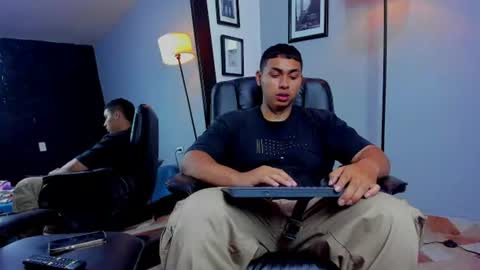 Snapshot of ronnie_crawford chatting on July 11, 7:16 pm ronnie_crawford online show from July 11, 7:16 pm