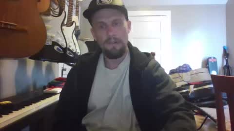 Snapshot of ronniejohnston13 chatting on May 22, 11:32 pm ronniejohnston13 online show from May 22, 11:32 pm