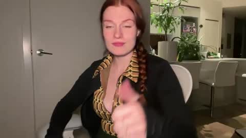 Snapshot of ronniestrange chatting on January 29, 3:33 am Ronnie Strange online show from January 29, 3:33 am