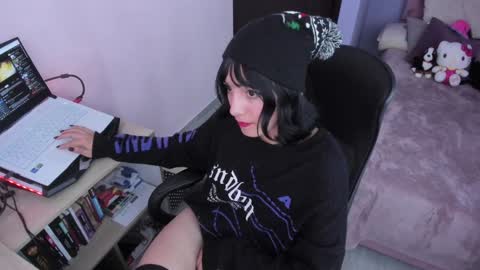 Snapshot of room312_ chatting on January 30, 6:54 pm Twelve 3 Inst Twelve 312002 Twitter Room312 2002 online show from January 30, 6:54 pm