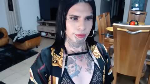 Snapshot of room911 chatting on February 8, 9:24 am herreraisa offical online show from February 8, 9:24 am