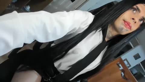 Snapshot of room911 chatting on February 2, 5:17 am herreraisa offical online show from February 2, 5:17 am