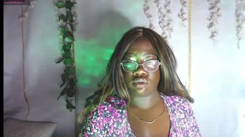 Snapshot of roos_veyker chatting on June 7, 8:12 pm roos_veyker online show from June 7, 8:12 pm