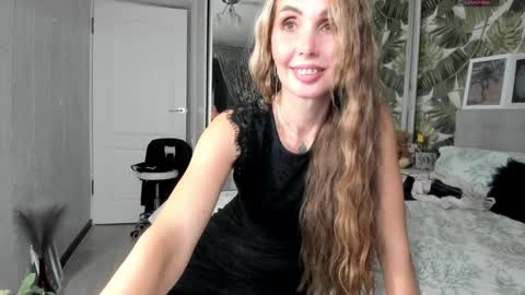 Snapshot of rora_ chatting on December 6, 1:51 am Aurora online show from December 6, 1:51 am