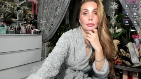 Snapshot of rora_ chatting on January 19, 10:39 pm Aurora online show from January 19, 10:39 pm