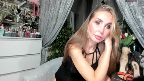 Snapshot of rora_ chatting on January 31, 10:31 pm Aurora online show from January 31, 10:31 pm