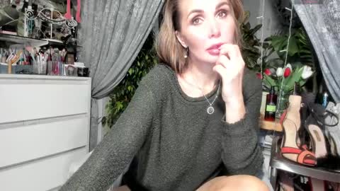 Snapshot of rora_ chatting on February 10, 10:40 pm Aurora online show from February 10, 10:40 pm