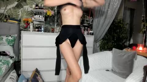 Snapshot of rora_ chatting on February 22, 10:42 pm Aurora online show from February 22, 10:42 pm