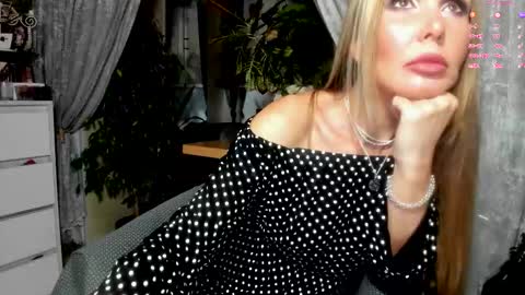 Snapshot of rora_ chatting on October 20, 9:59 pm Aurora online show from October 20, 9:59 pm