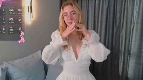 Emma online show from October 13, 8:53 pm
