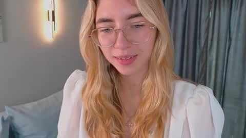 Emma online show from October 14, 3:02 pm