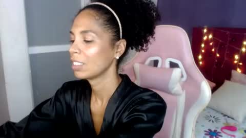 Snapshot of rosa_skinny chatting on August 4, 7:38 pm rosa online show from August 4, 7:38 pm