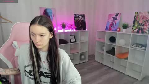 Snapshot of rosa_vaughn chatting on May 17, 12:52 am Viola online show from May 17, 12:52 am