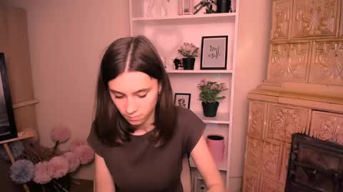 Snapshot of rosalais_ chatting on June 4, 7:03 am Rose online show from June 4, 7:03 am