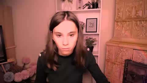 Snapshot of rosalais_ chatting on June 12, 6:12 am Rose online show from June 12, 6:12 am