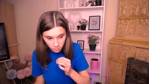 Snapshot of rosalais_ chatting on June 18, 6:35 am Rose online show from June 18, 6:35 am