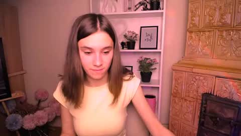 Snapshot of rosalais_ chatting on June 19, 6:07 am Rose online show from June 19, 6:07 am