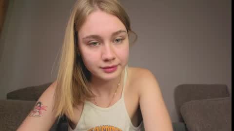 Snapshot of rosalina0230 chatting on June 10, 5:18 am rosalina online show from June 10, 5:18 am