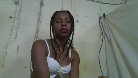 Snapshot of rosalinda933 chatting on May 6, 6:52 am Rosalinda online show from May 6, 6:52 am