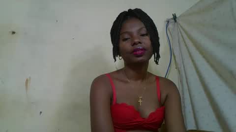 Snapshot of rosalinda933 chatting on May 11, 4:29 am Rosalinda online show from May 11, 4:29 am