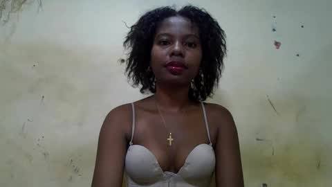 Snapshot of rosalinda933 chatting on May 12, 11:02 pm Rosalinda online show from May 12, 11:02 pm