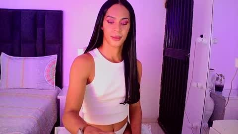 Snapshot of rosalindasexy chatting on December 19, 10:34 am Rosalinda online show from December 19, 10:34 am