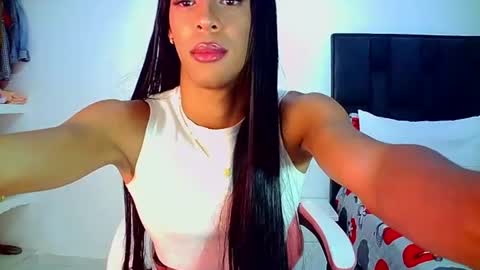 Snapshot of rosalindasexy chatting on June 29, 8:42 am Rosalinda online show from June 29, 8:42 am
