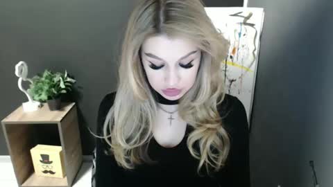 Snapshot of rosaline_ly chatting on May 16, 12:26 pm Rosalina online show from May 16, 12:26 pm