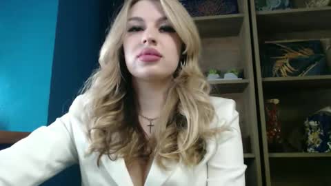 Snapshot of rosaline_ly chatting on May 19, 11:38 am Rosalina online show from May 19, 11:38 am
