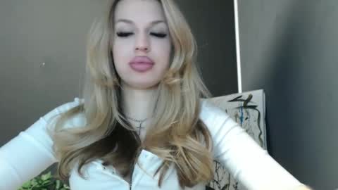 Snapshot of rosaline_ly chatting on May 28, 4:26 pm Rosalina online show from May 28, 4:26 pm