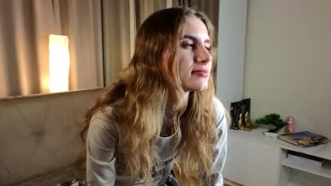 Snapshot of rosalvaulman chatting on December 4, 3:10 pm Kylie online show from December 4, 3:10 pm