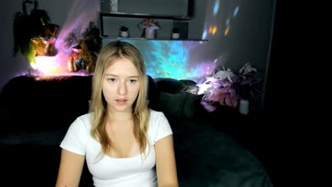 Snapshot of rosarising chatting on June 21, 9:23 am RosaRising online show from June 21, 9:23 am