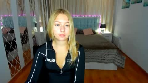 Snapshot of rosarising chatting on July 9, 4:49 am RosaRising online show from July 9, 4:49 am