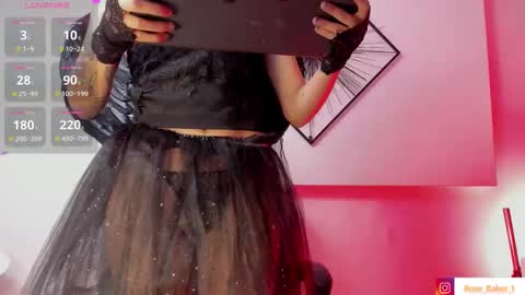 Snapshot of rose_baker_ chatting on October 31, 11:44 am ROSE BAKER online show from October 31, 11:44 am