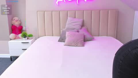 Kimberlly online show from December 4, 12:09 am