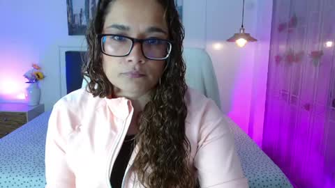 Snapshot of rose_thompson1 chatting on May 18, 1:39 pm Rose online show from May 18, 1:39 pm