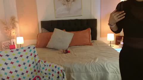 Snapshot of rose_thompson1 chatting on June 13, 1:42 pm Rose online show from June 13, 1:42 pm