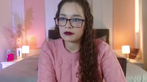Snapshot of rose_thompson1 chatting on June 16, 1:36 pm Rose online show from June 16, 1:36 pm