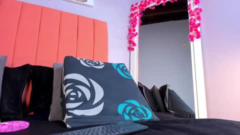 Snapshot of rose_thompson19 chatting on May 30, 7:11 pm Rosse online show from May 30, 7:11 pm