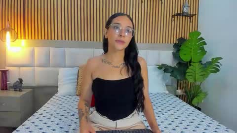 roseaurora online show from October 21, 1:23 pm